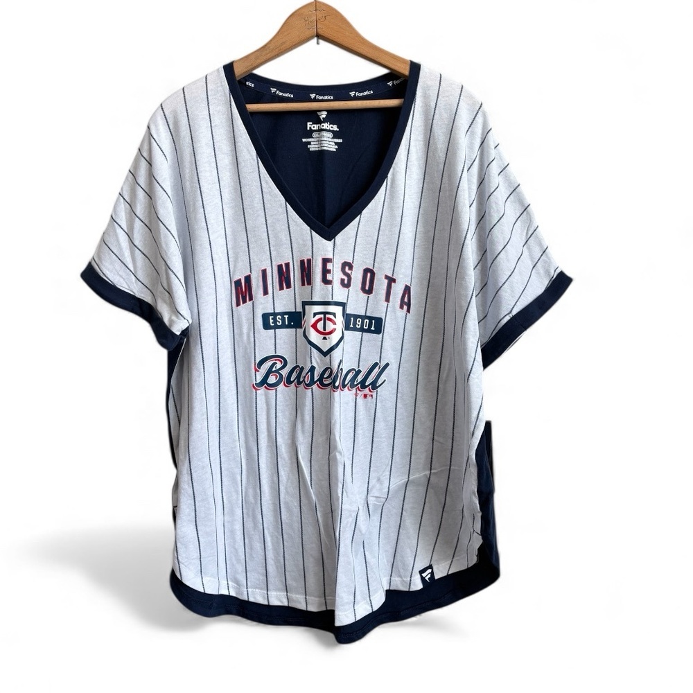 Fanatics Woman's MN Twins V Neck  Shirt Size 2XL NEW
